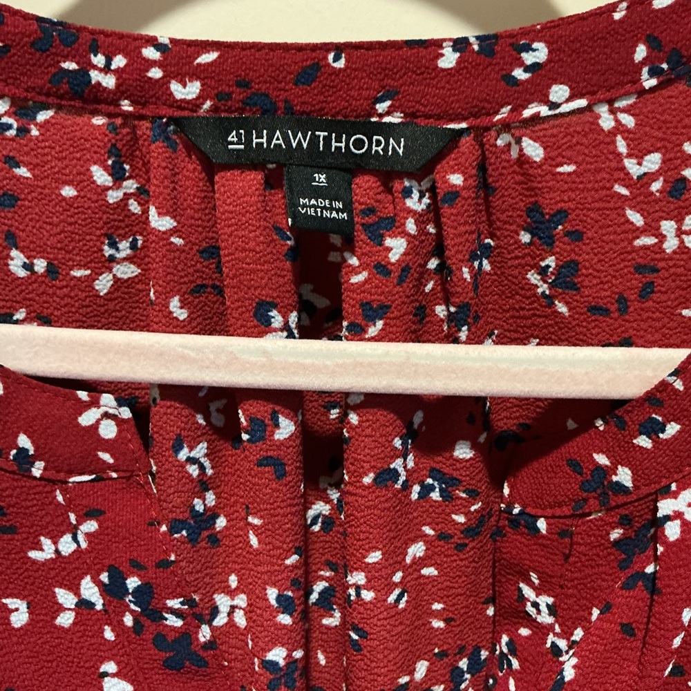41 Hawthorn red floral Morey v-neck short sleeve blouse. Size 1X - Picture 3 of 6